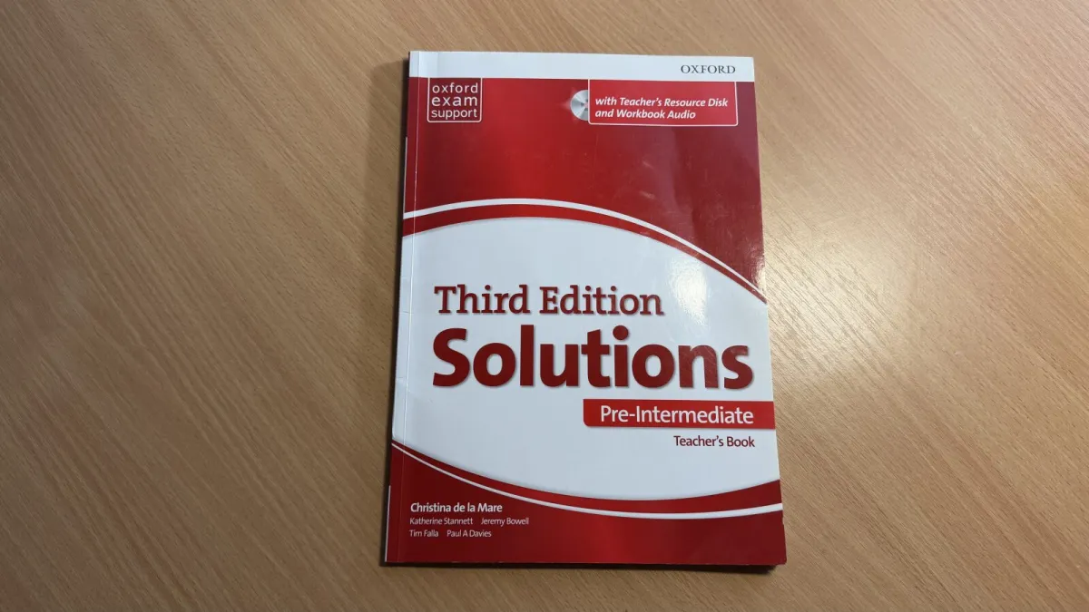 Solutions Pre-Intermediate Third Edition (Teacher's Book) - Učebnice s odpověďmi, vhodné i pro studenty!