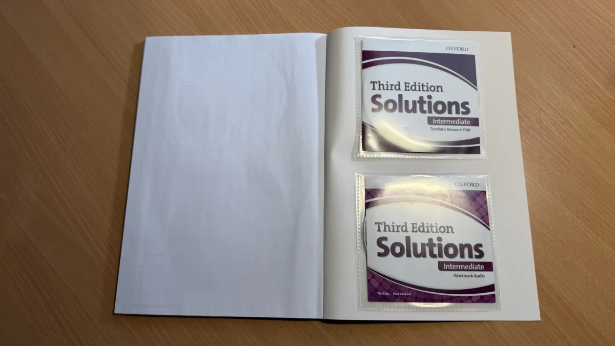 Solutions Intermediate Third Edition (Teacher's Book) vč. CD - Učebnice s odpověďmi, vhodné i pro studenty!, fotografie 3