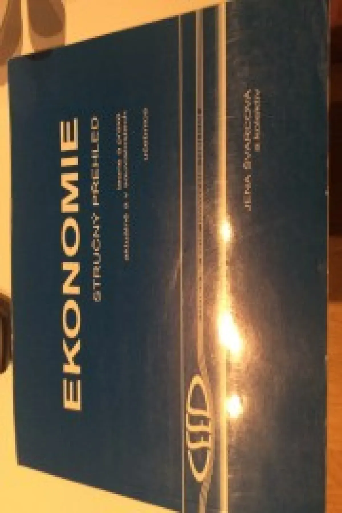 Ekonomie strucny prehled